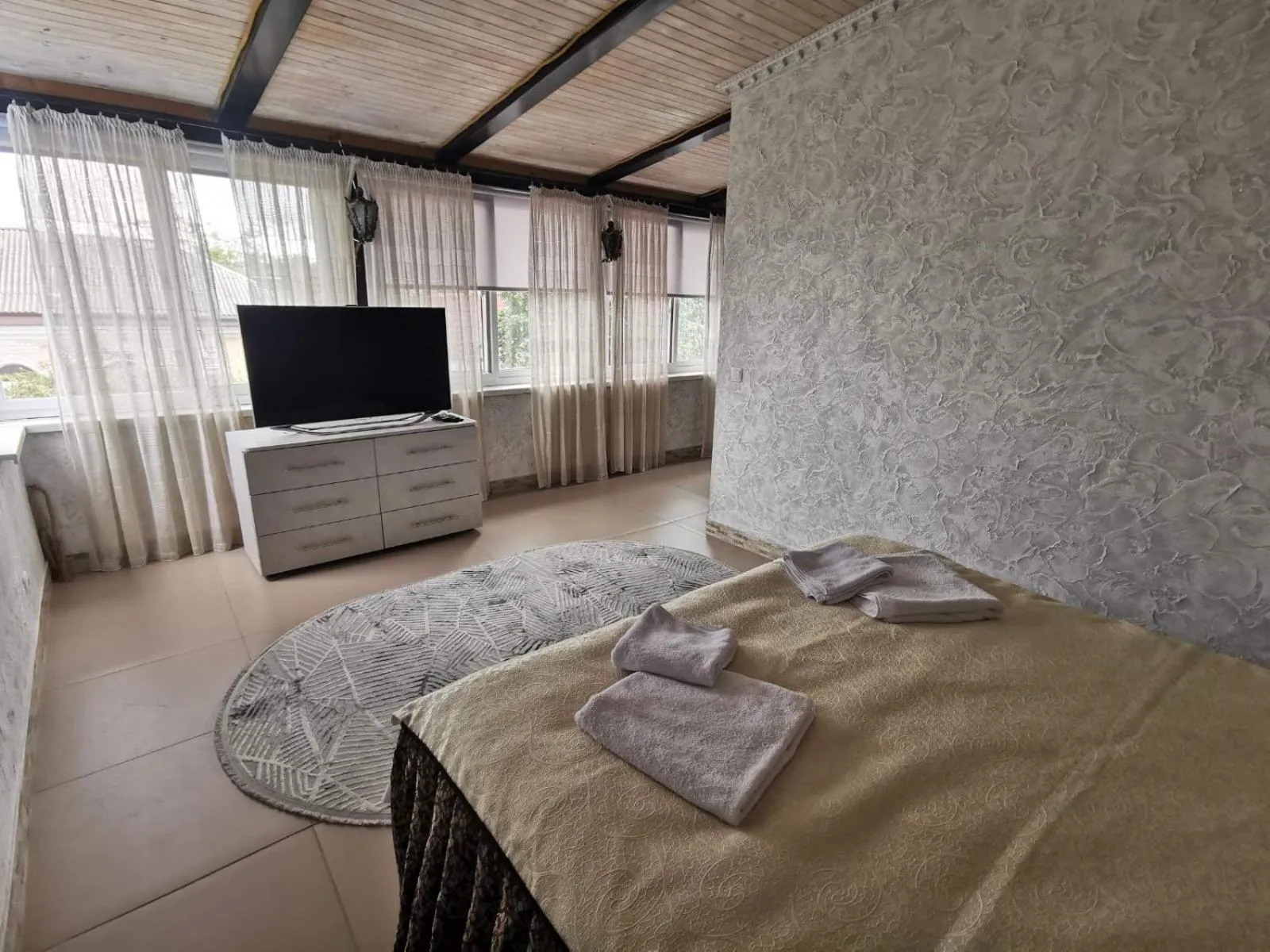 Bed in Monte-Kristo Hotel