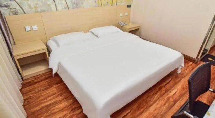 Bed in Super 8 Hotel Jinan Railway Station Square