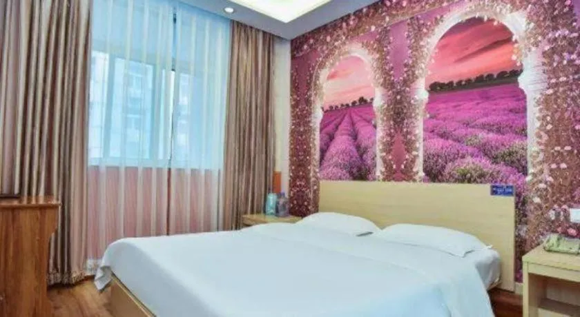 Bed in Super 8 Hotel Jinan Railway Station Square