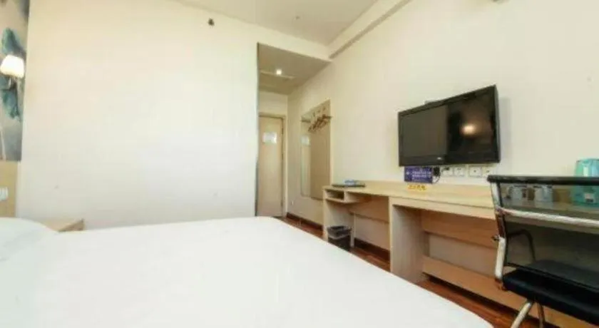 Bed in Super 8 Hotel Jinan Railway Station Square