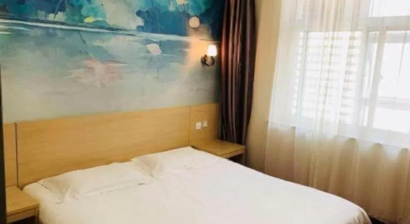 Bed in Super 8 Hotel Jinan Railway Station Square