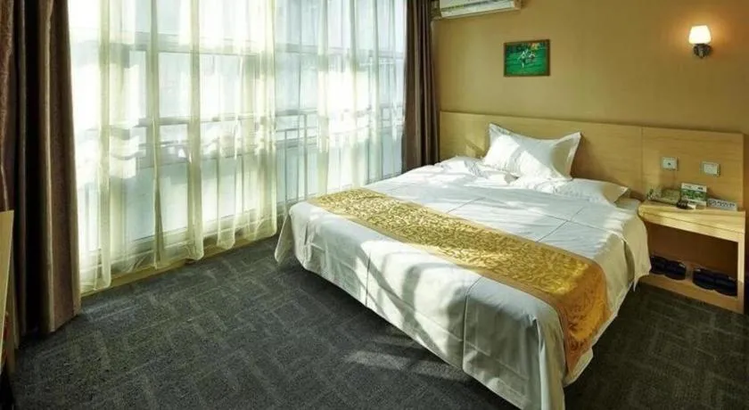 Bed in Super 8 Hotel Jinan Railway Station Square