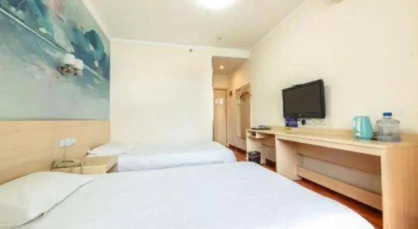 Bed in Super 8 Hotel Jinan Railway Station Square