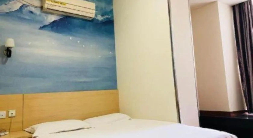 Bed in Super 8 Hotel Jinan Railway Station Square