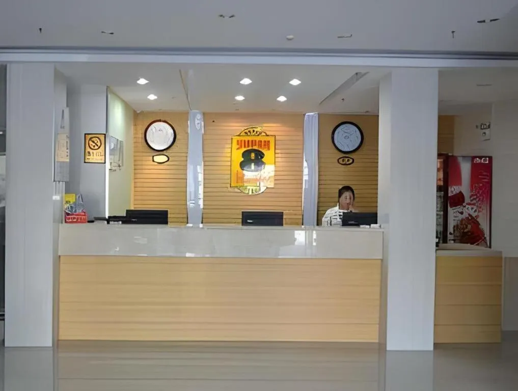 Super 8 Hotel Jinan Railway Station Square