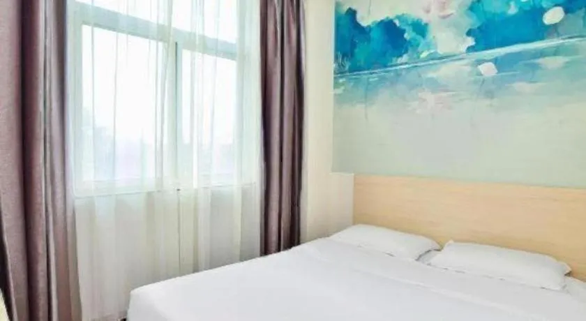 Bed in Super 8 Hotel Jinan Railway Station Square