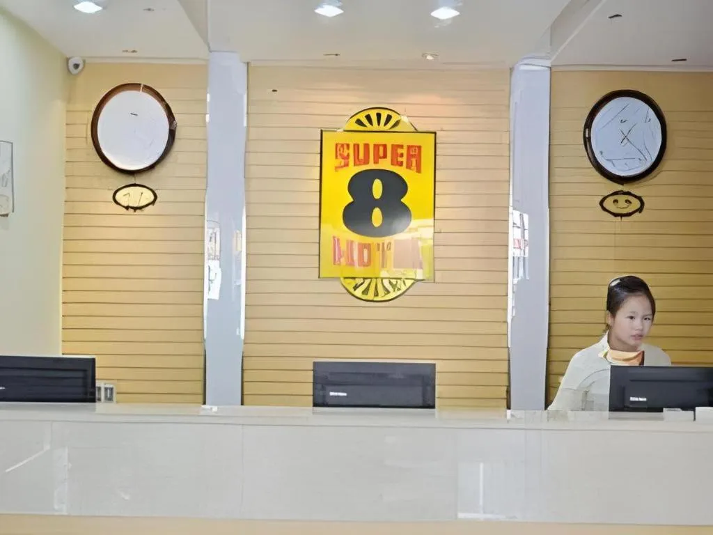 Super 8 Hotel Jinan Railway Station Square