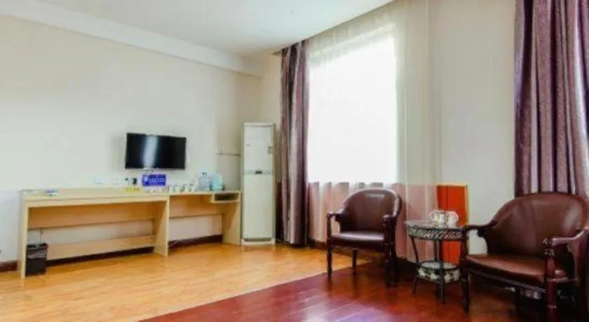 Super 8 Hotel Jinan Railway Station Square