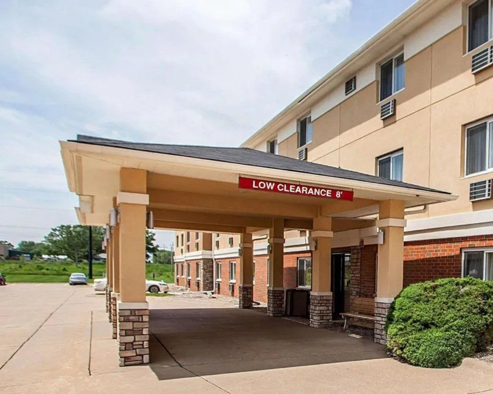 Quality Inn & Suites Davenport near I-80