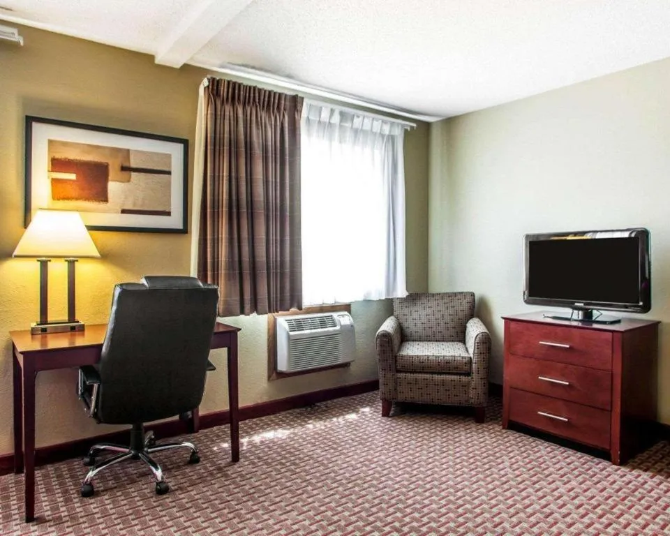 Quality Inn & Suites Davenport near I-80