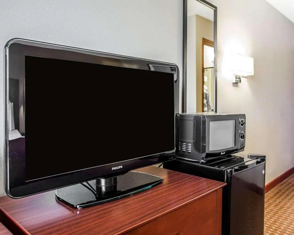 Quality Inn & Suites Davenport near I-80