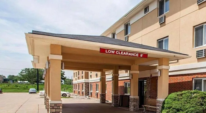 Quality Inn & Suites Davenport near I-80