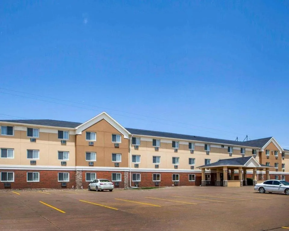 Quality Inn & Suites Davenport near I-80