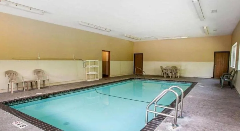 Quality Inn & Suites Davenport near I-80