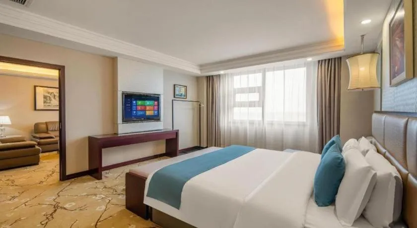 Bed in Aksu Pudong Holiday Hotel