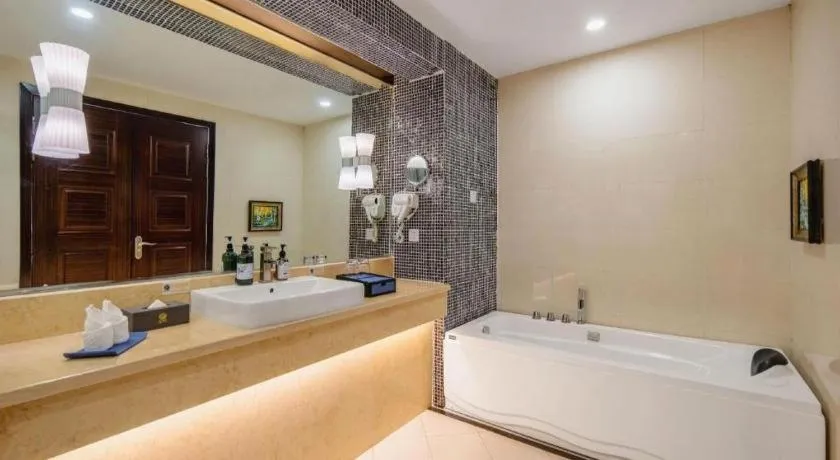 Aksu Pudong Holiday Hotel