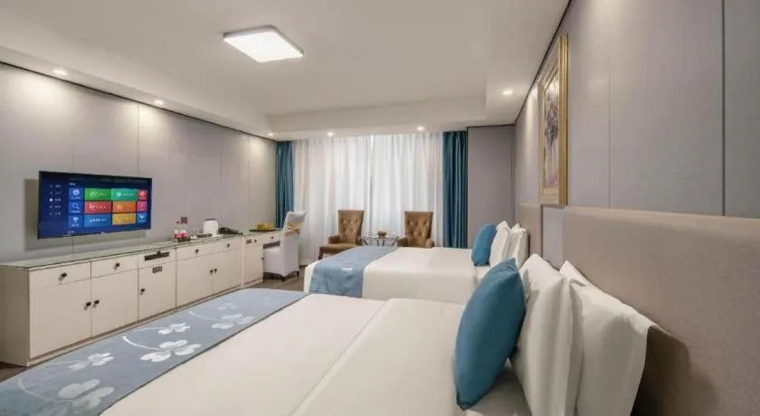 Bed in Aksu Pudong Holiday Hotel