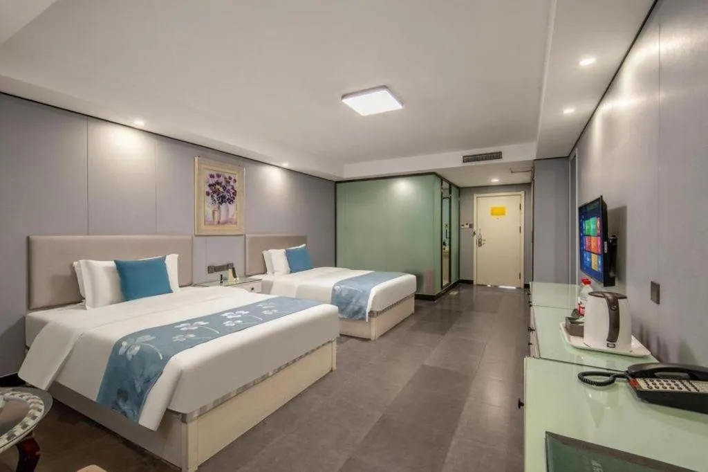 Bed in Aksu Pudong Holiday Hotel