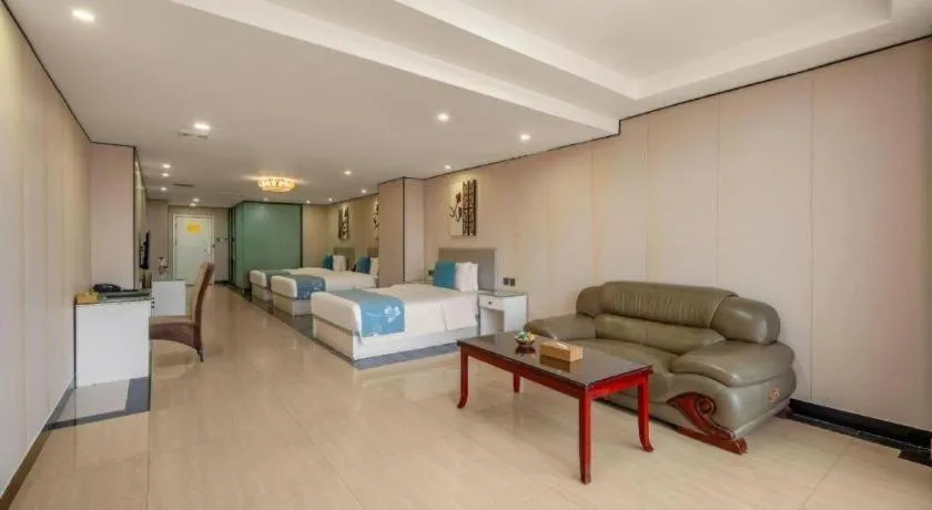 Bed in Aksu Pudong Holiday Hotel