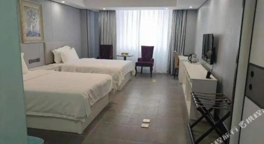 Bed in Aksu Pudong Holiday Hotel