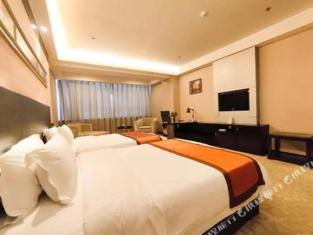 Bed in Aksu Pudong Holiday Hotel
