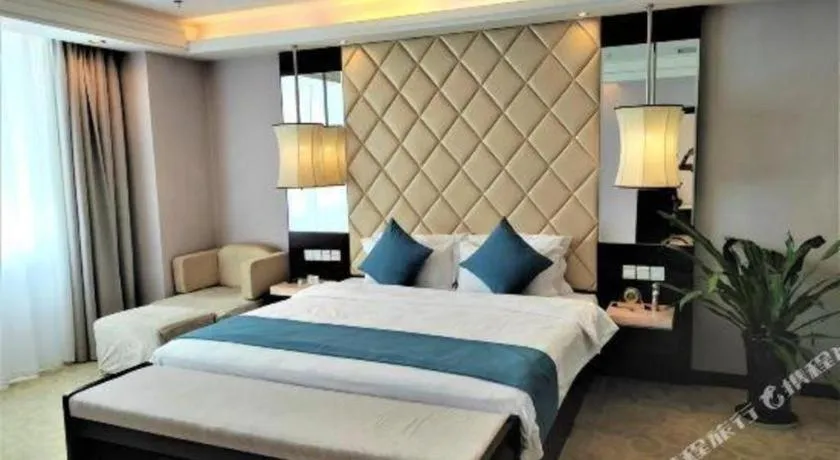 Bed in Aksu Pudong Holiday Hotel