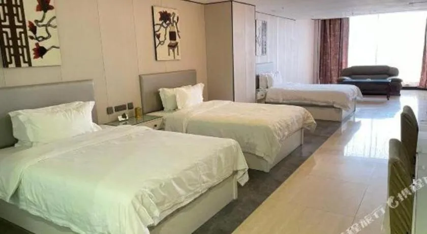 Bed in Aksu Pudong Holiday Hotel