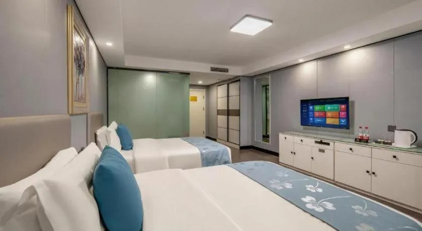 Bed in Aksu Pudong Holiday Hotel