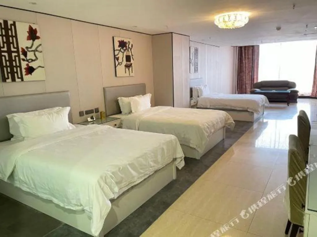 Bed in Aksu Pudong Holiday Hotel