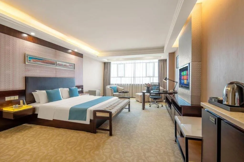 Bed in Aksu Pudong Holiday Hotel