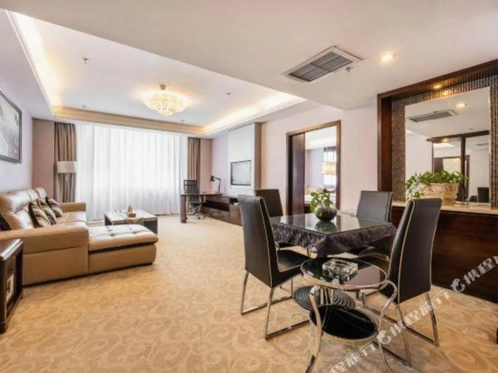 Aksu Pudong Holiday Hotel