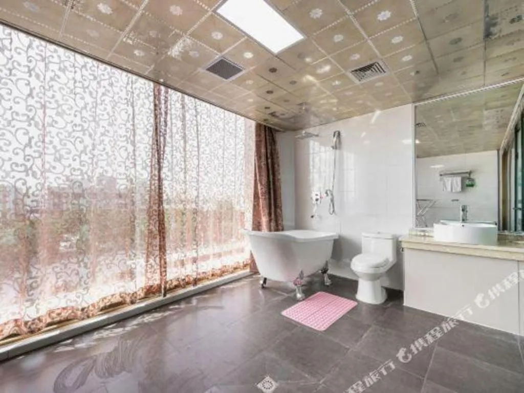 Aksu Pudong Holiday Hotel