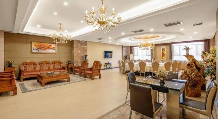 Aksu Pudong Holiday Hotel