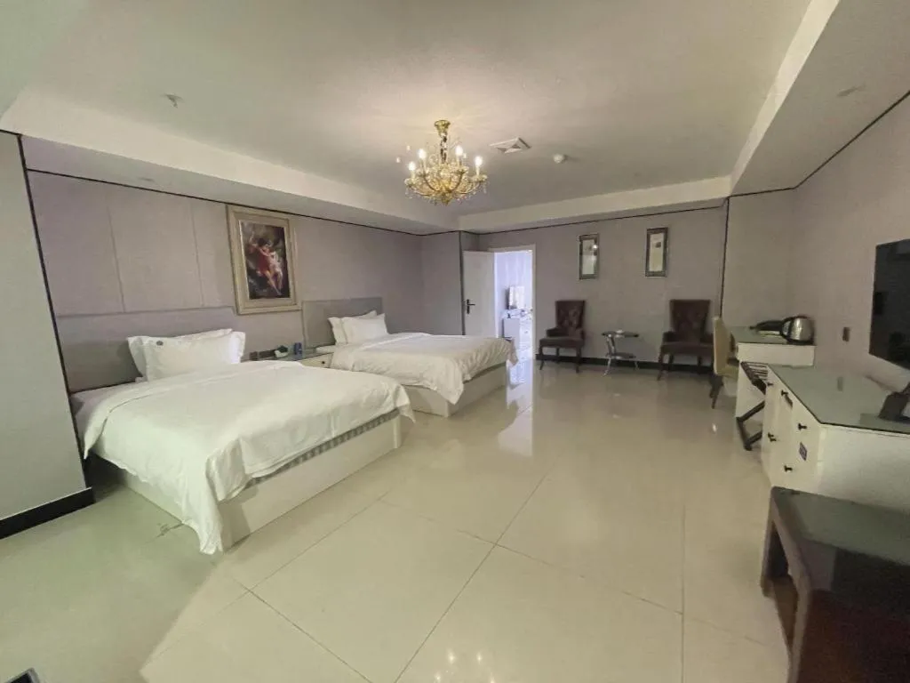 Bed in Aksu Pudong Holiday Hotel