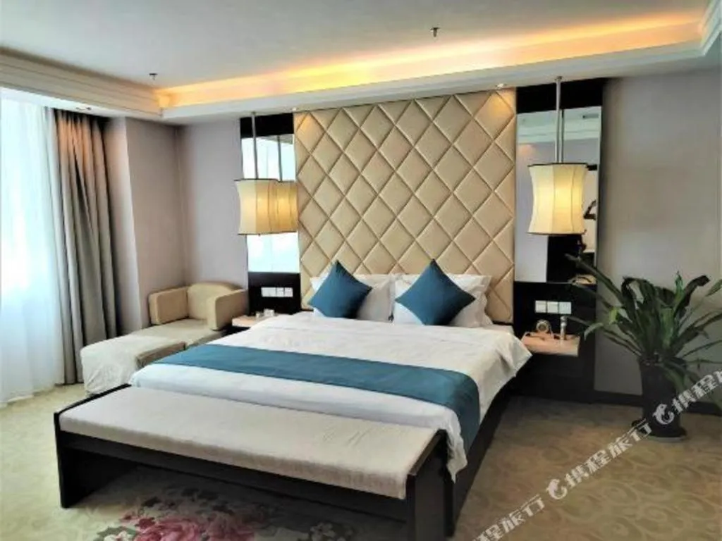 Bed in Aksu Pudong Holiday Hotel