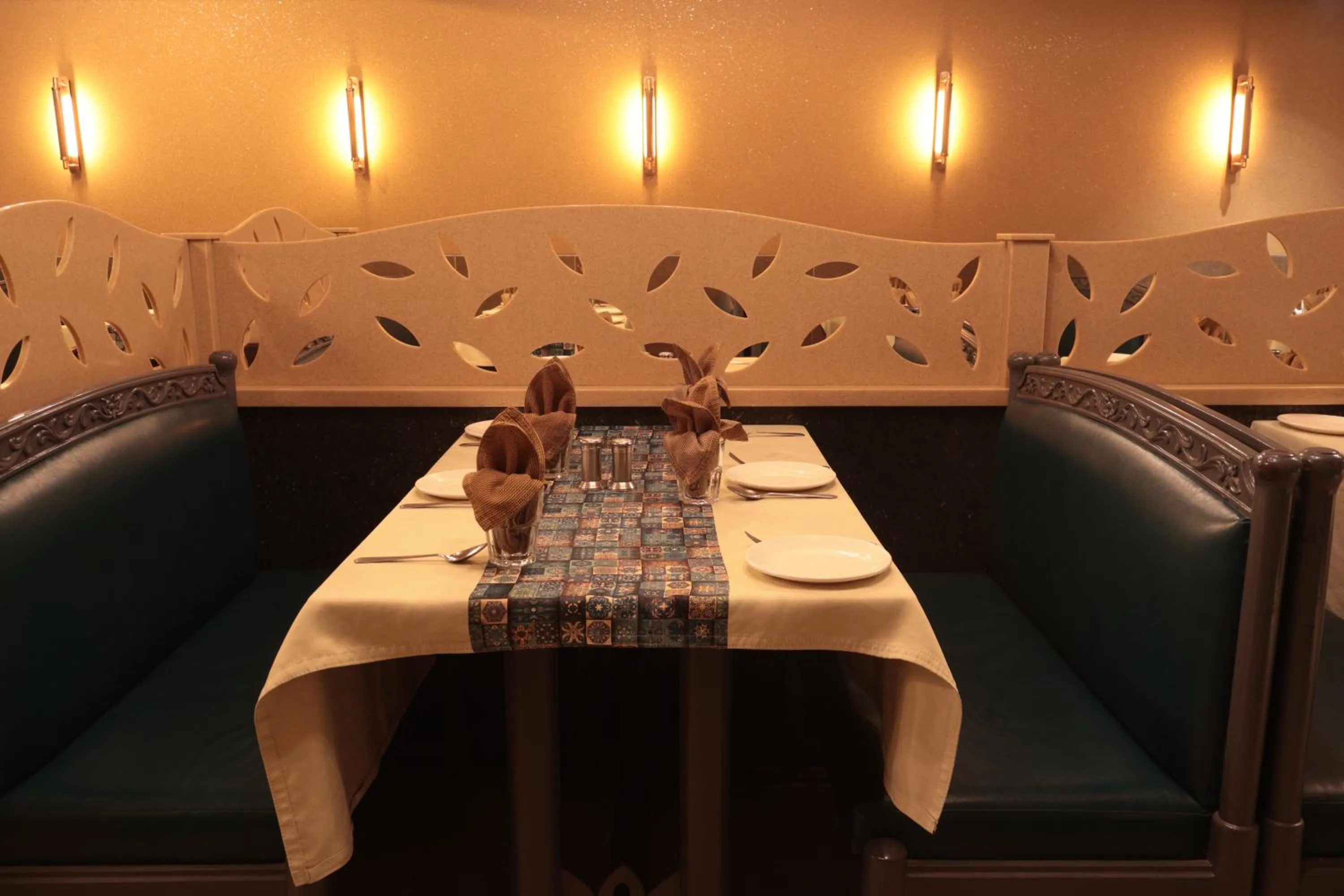 Restaurant/places to eat in Hotel Kabir