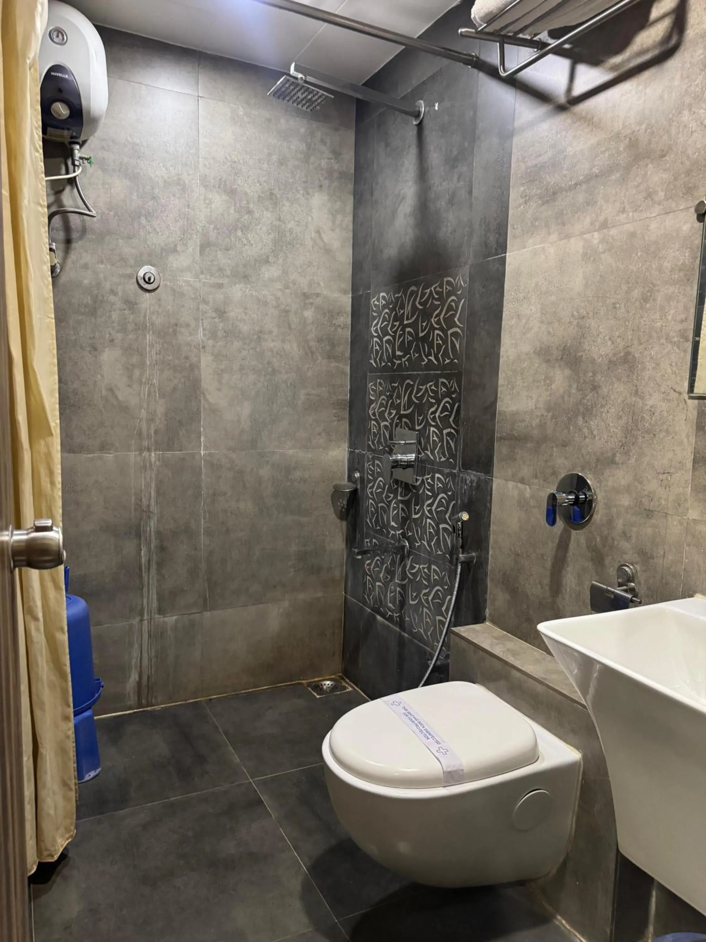 Shower in Hotel Kabir