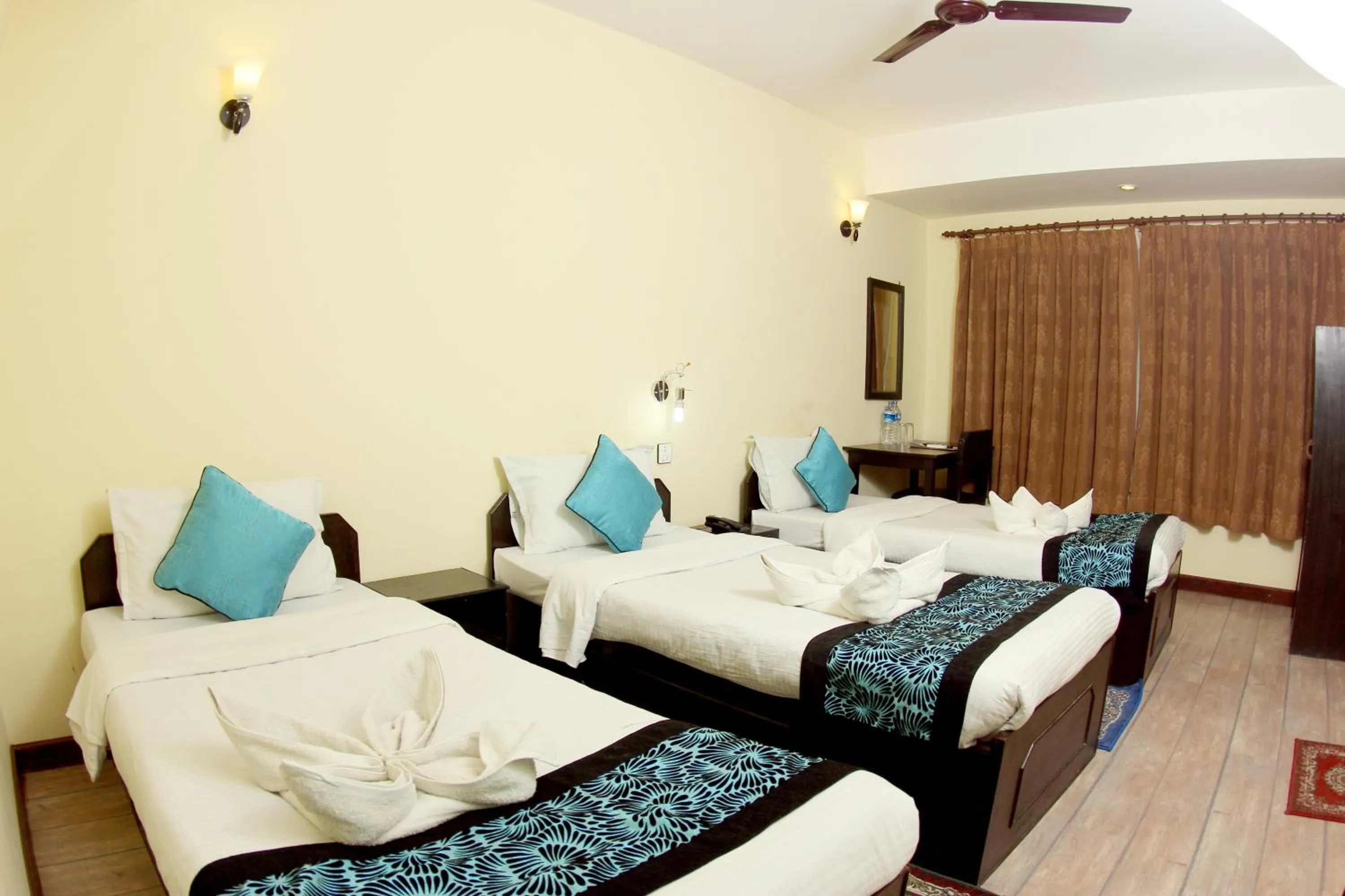 Photo of the whole room, Bed in Bag Packer's Lodge