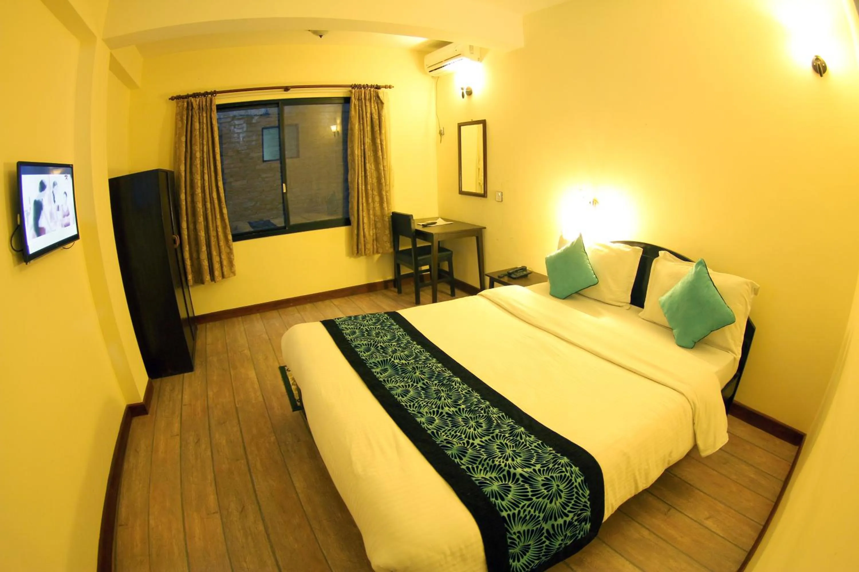 Photo of the whole room, Bed in Bag Packer's Lodge