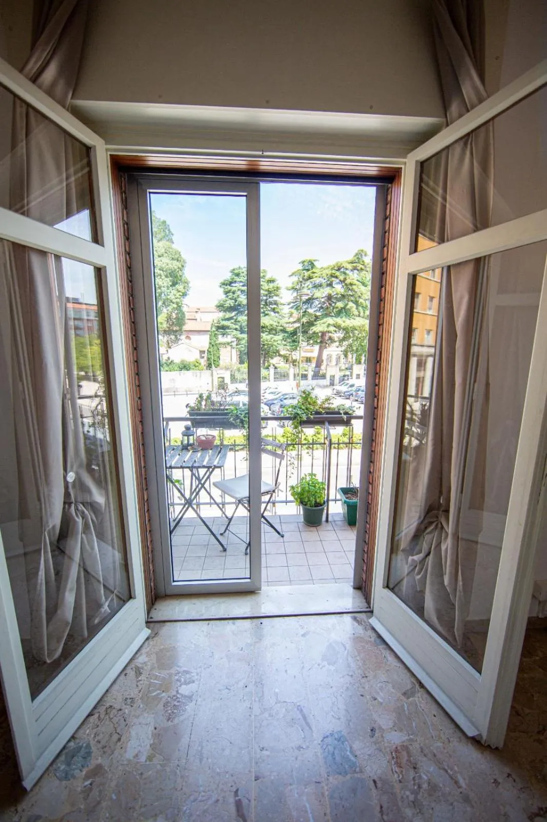 B&B Happiness - City Center