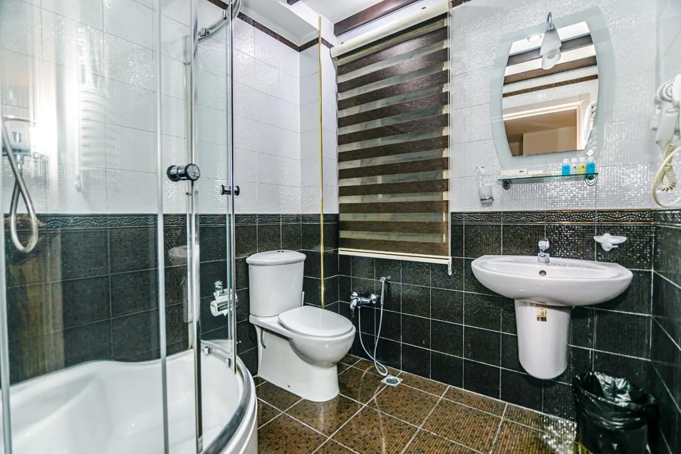 Shower in Deniz İnn Hotel