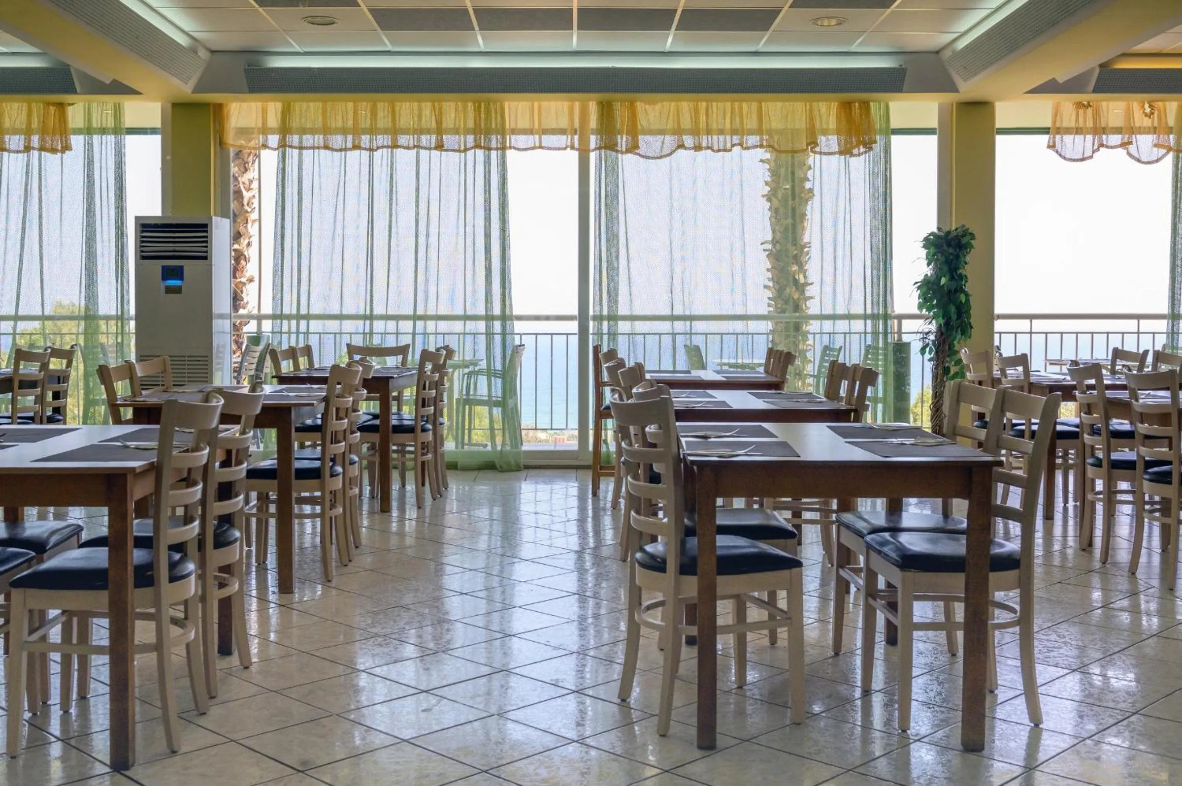 Restaurant/places to eat in Aqua Sun Village