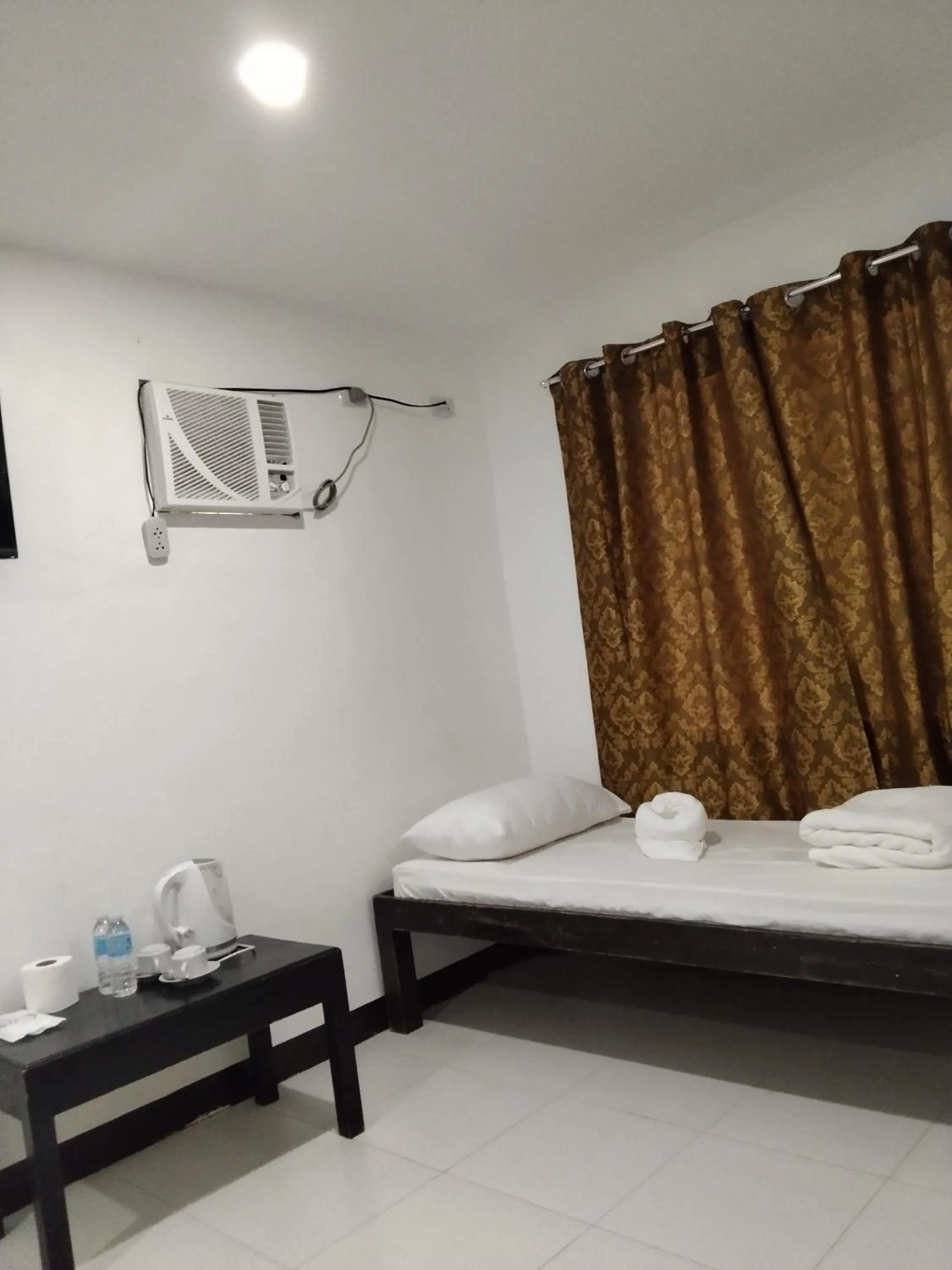 Bed in Moalboal Beach Front Hotel