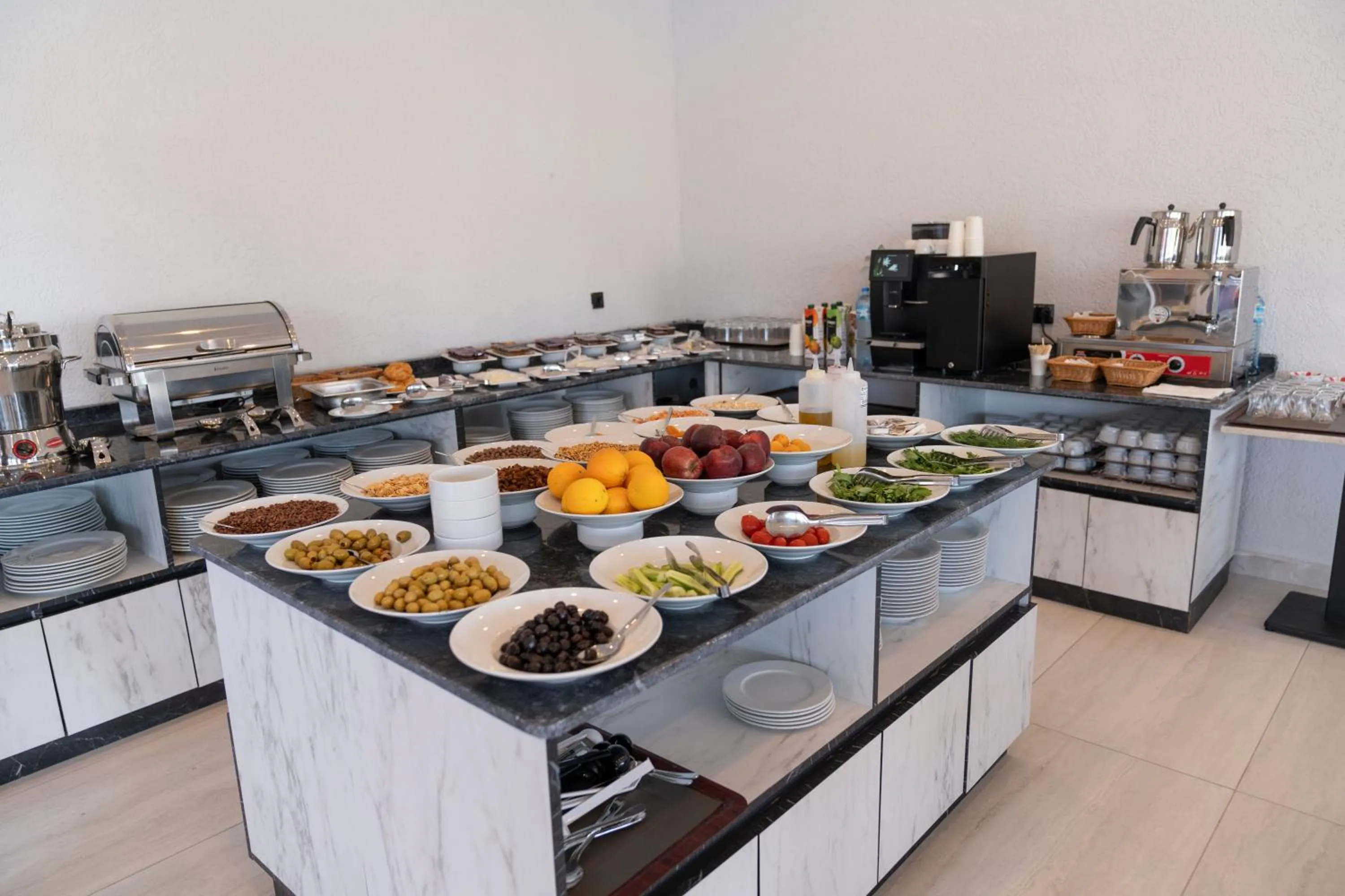 Coffee/tea facilities in Laristone Suite Spa Hotel