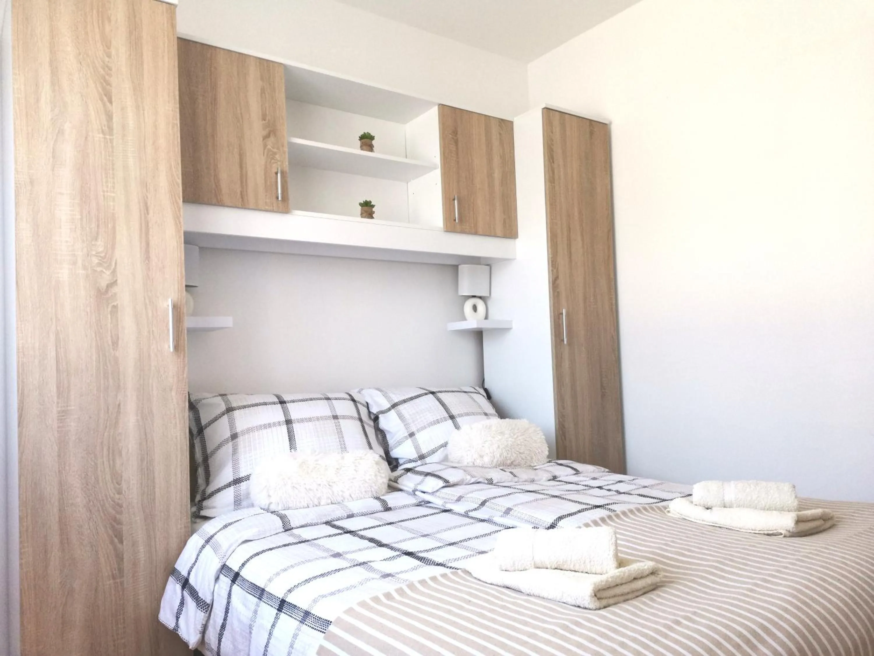 Bed in Apartments Regi Medulin