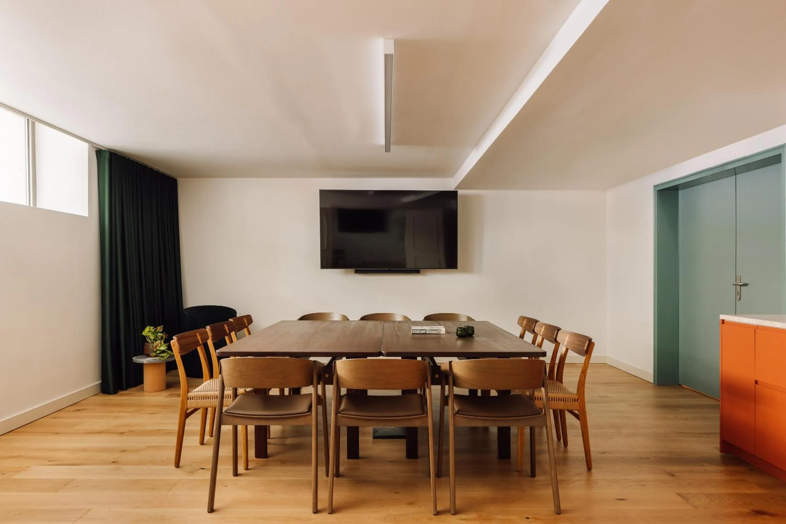 Business facilities in Locke de Santa Joana