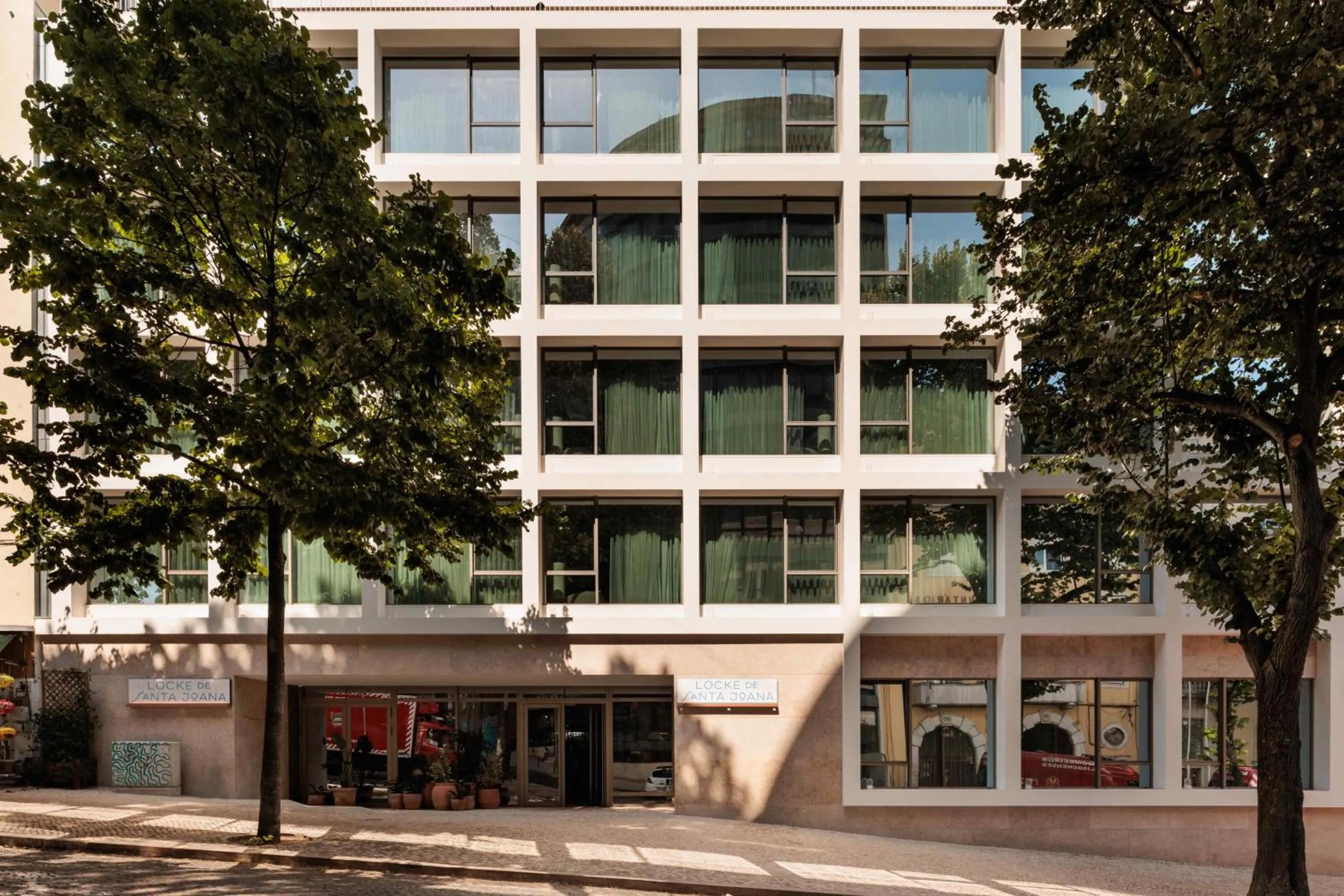 Facade/entrance in Locke de Santa Joana