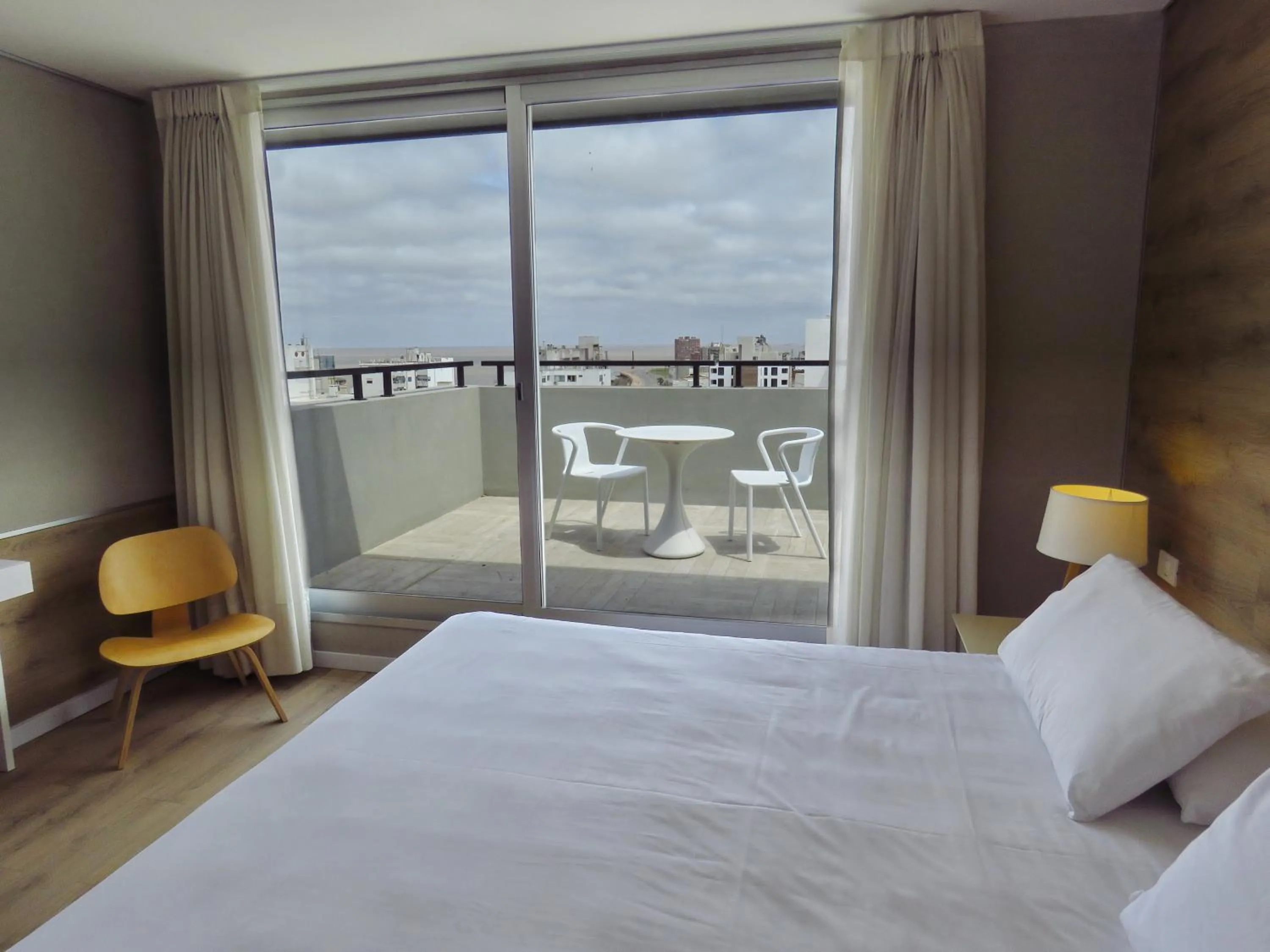 Balcony/Terrace, Bed in Smart Hotel Montevideo