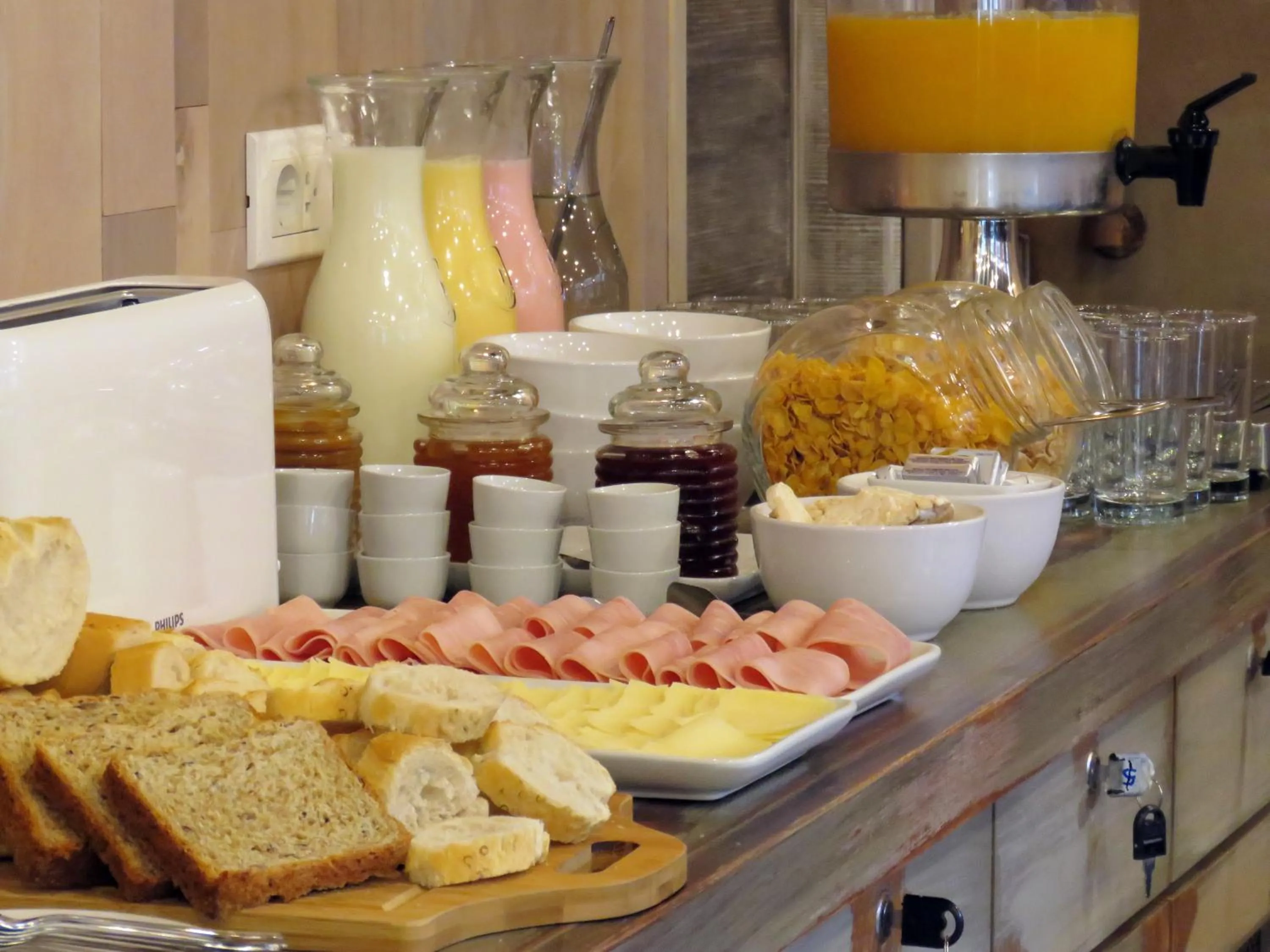 Restaurant/places to eat in Smart Hotel Montevideo