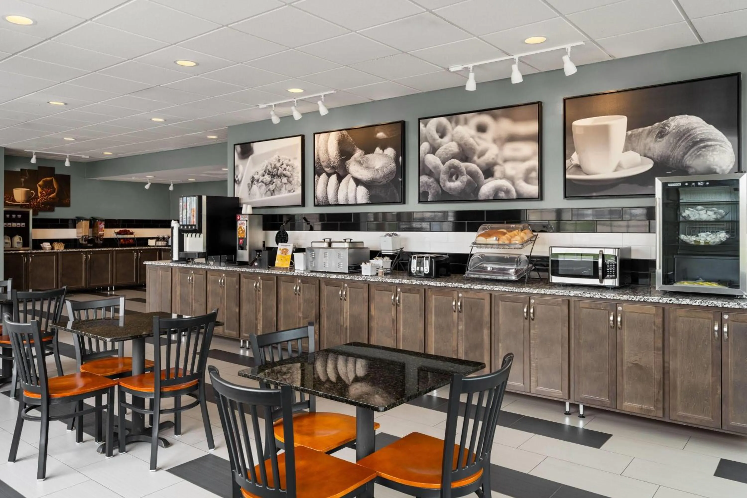 Breakfast in Baymont by Wyndham Jefferson City